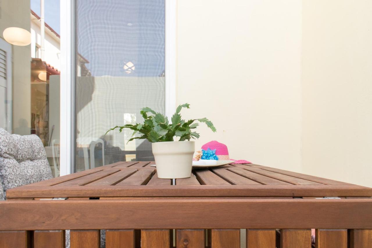 Blue Iris: Stylish Apartment Just 10 Minutes Walk From Old Town Chania ハニア エクステリア 写真