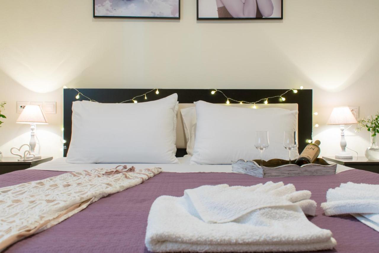 Blue Iris: Stylish Apartment Just 10 Minutes Walk From Old Town Chania ハニア エクステリア 写真