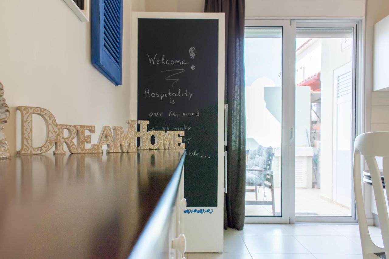 Blue Iris: Stylish Apartment Just 10 Minutes Walk From Old Town Chania ハニア エクステリア 写真