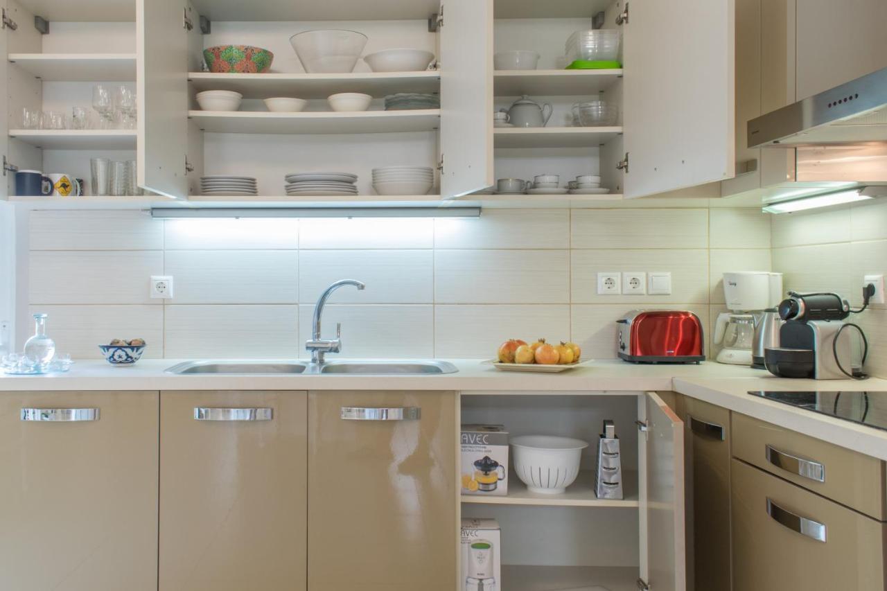 Blue Iris: Stylish Apartment Just 10 Minutes Walk From Old Town Chania ハニア エクステリア 写真