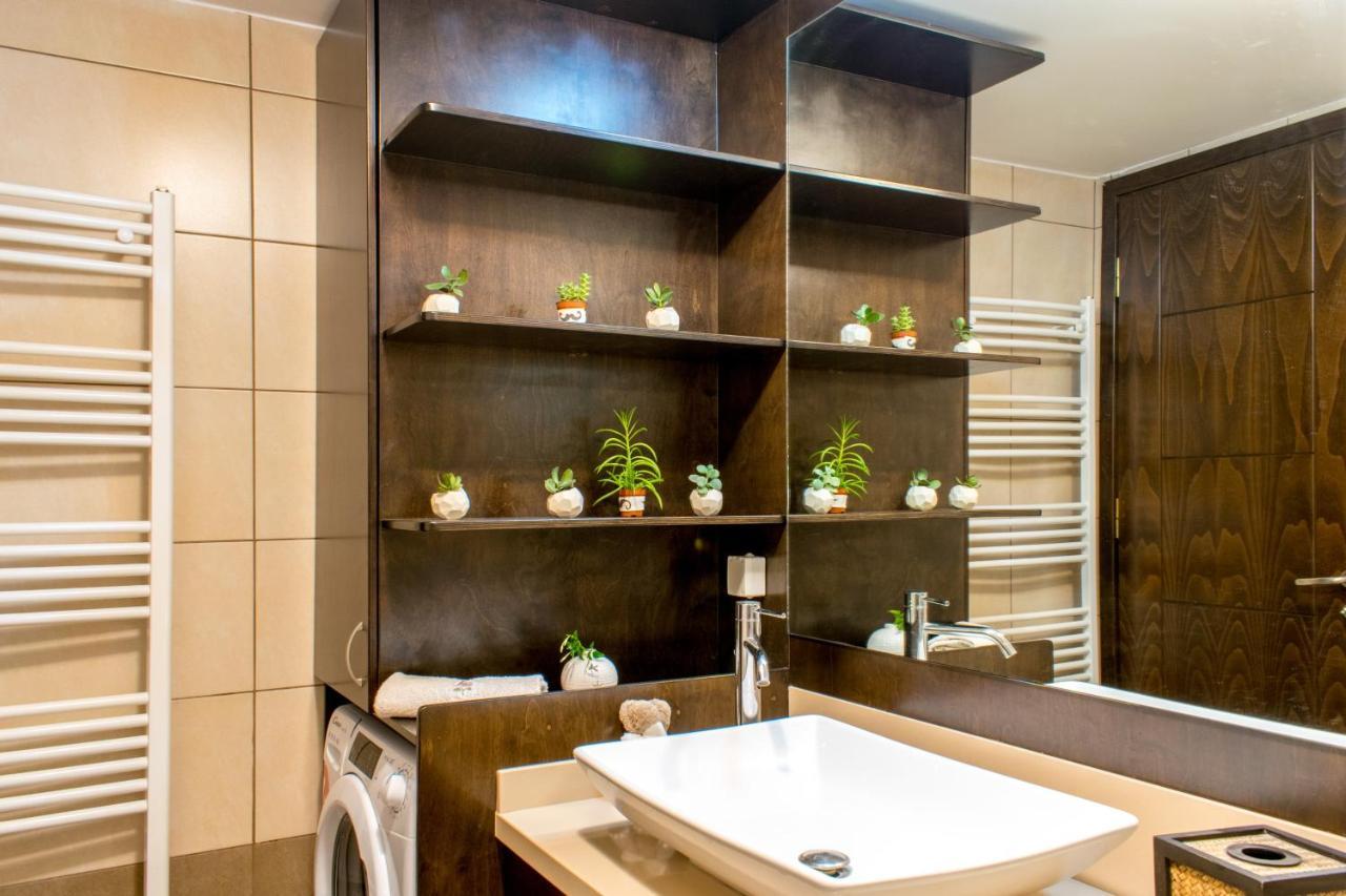 Blue Iris: Stylish Apartment Just 10 Minutes Walk From Old Town Chania ハニア エクステリア 写真